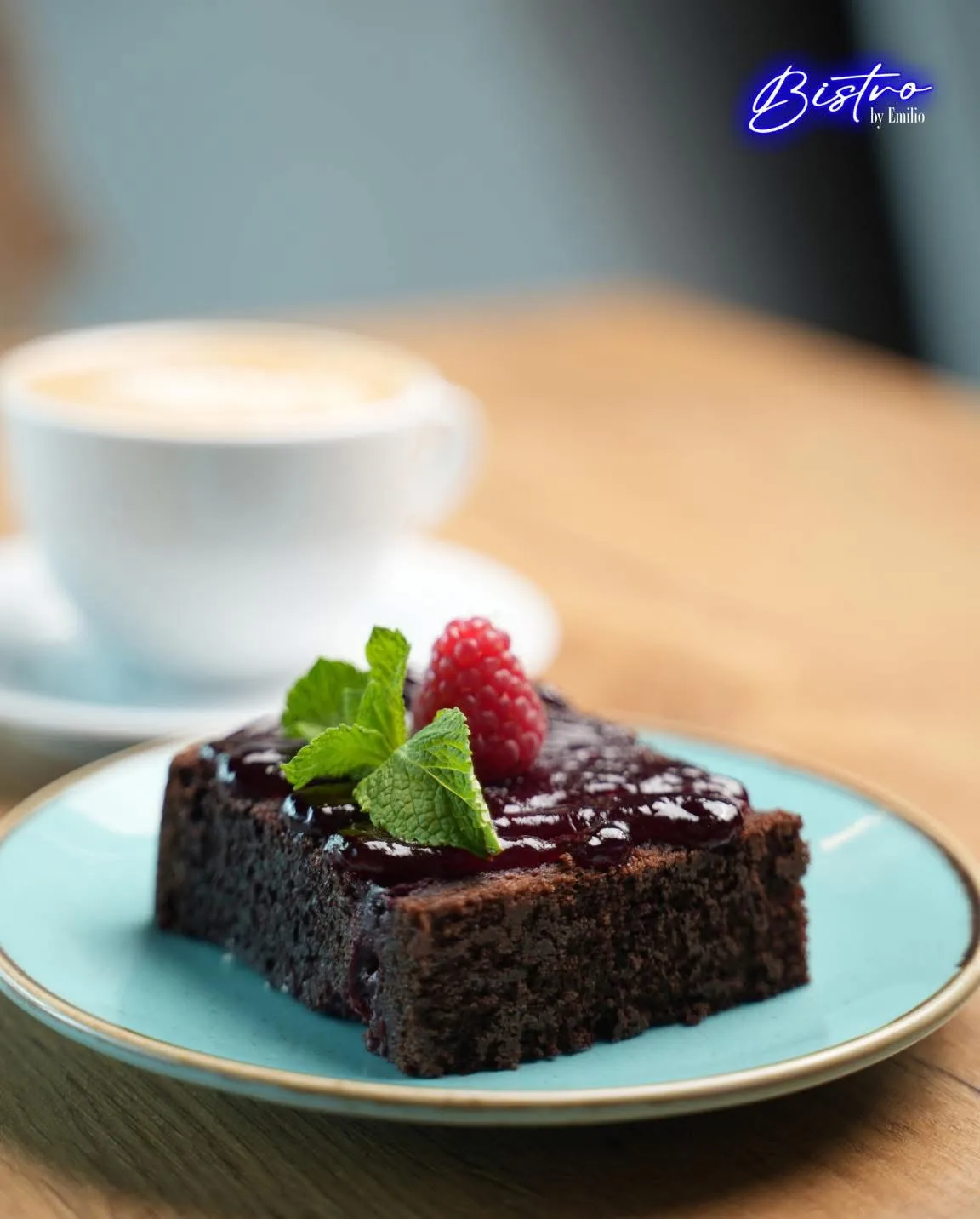Bistro by Emilio Szczecin — brownie z malinami i kawa, domowe desery włoskie