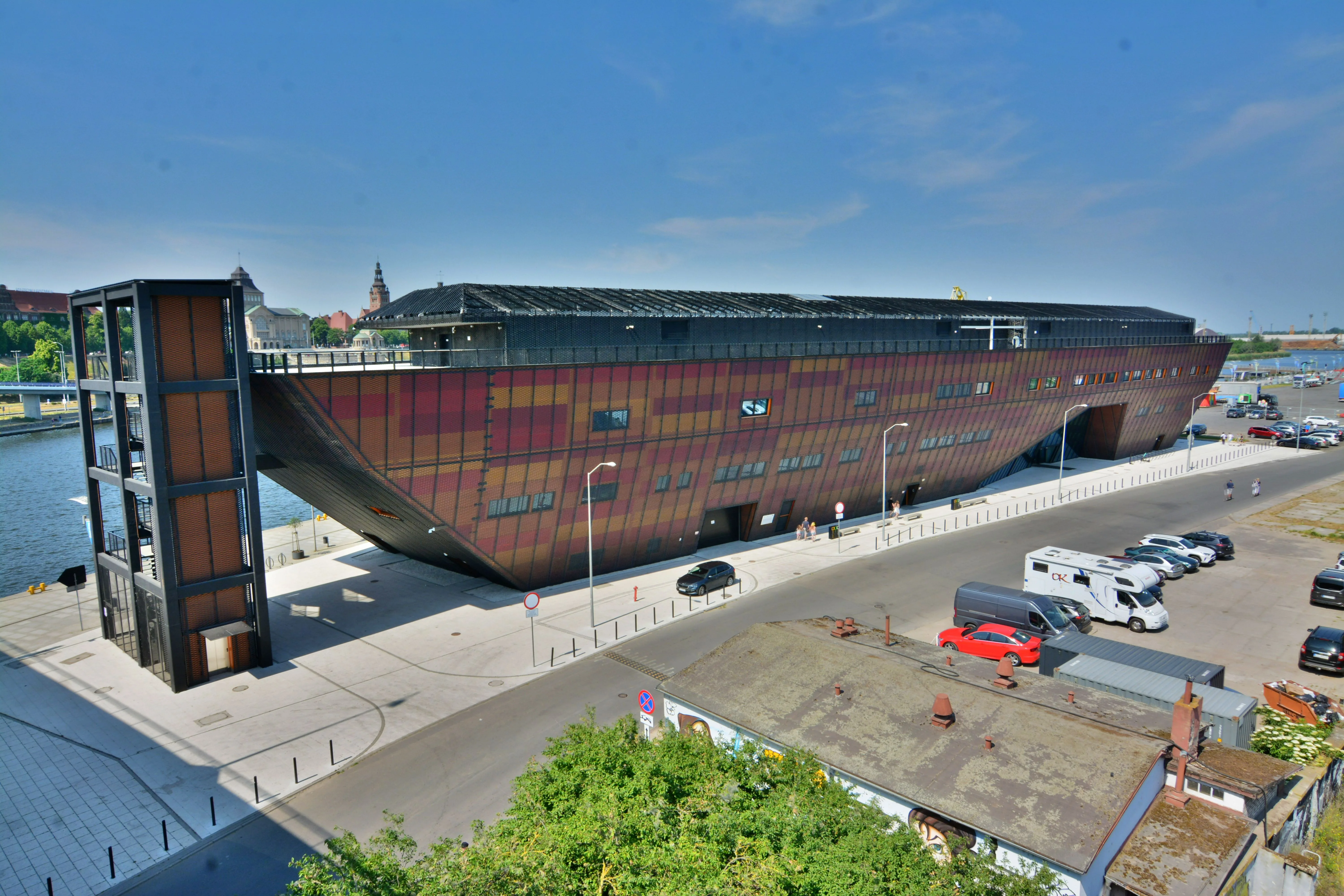Morskie Centrum Nauki Szczecin — budynek MCN od strony Odry, ul. Nad Duńczycą 1
