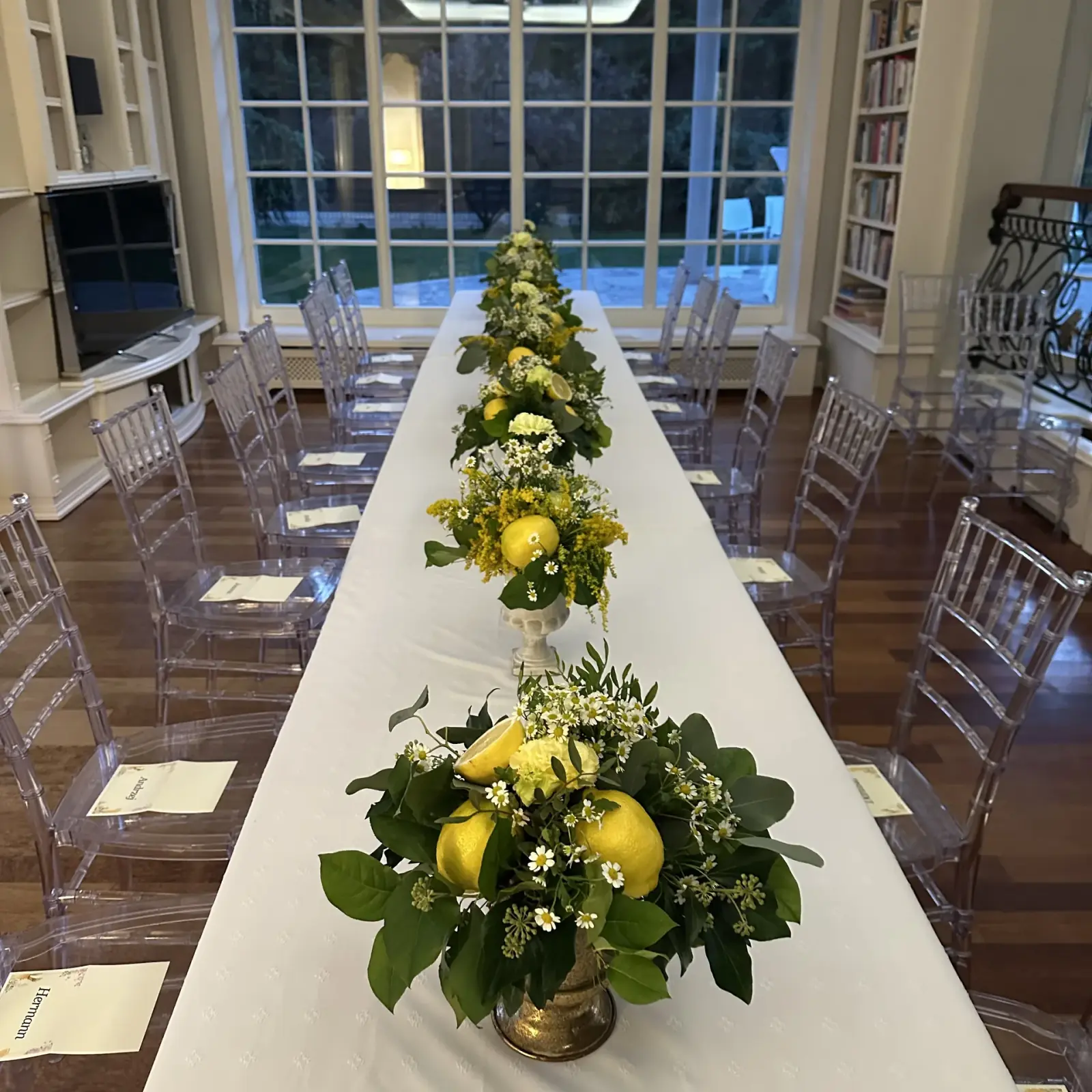 Casa di Emilio Szczecin — elegancka sala eventowa przy ul. Okulickiego 133, długi stół weselny z dekoracjami