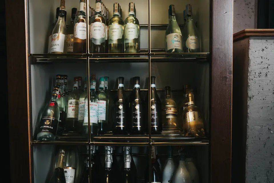 Wieczorna atmosfera Restauracji Emilio Szczecin — światło świec