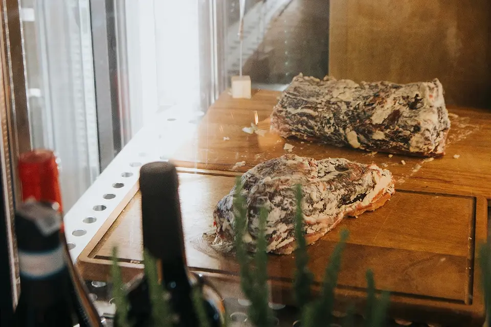 Świeży chleb pszenny domowego wypieku — Restauracja Emilio Szczecin